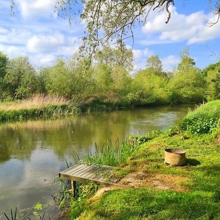 Large 4 Bedroom House On The River Wensum Sleeps 13 نورويش المظهر الخارجي الصورة