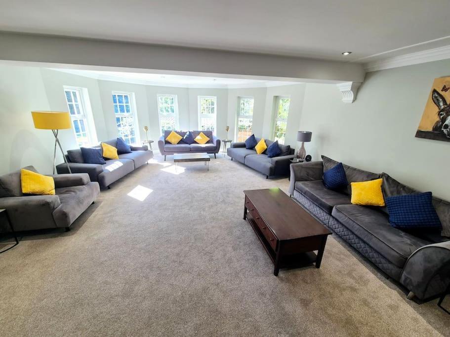 Large 4 Bedroom House On The River Wensum Sleeps 13 نورويش المظهر الخارجي الصورة