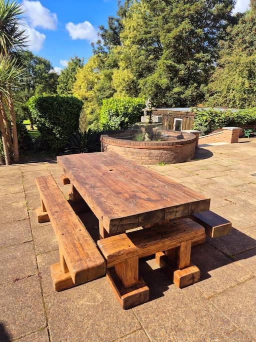 Large 4 Bedroom House On The River Wensum Sleeps 13 نورويش المظهر الخارجي الصورة
