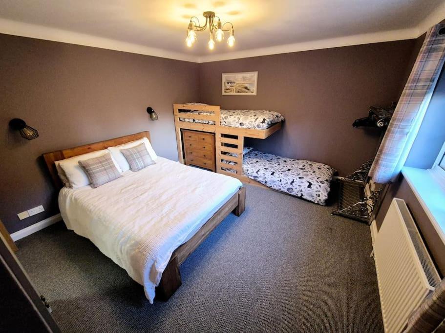 Large 4 Bedroom House On The River Wensum Sleeps 13 نورويش المظهر الخارجي الصورة