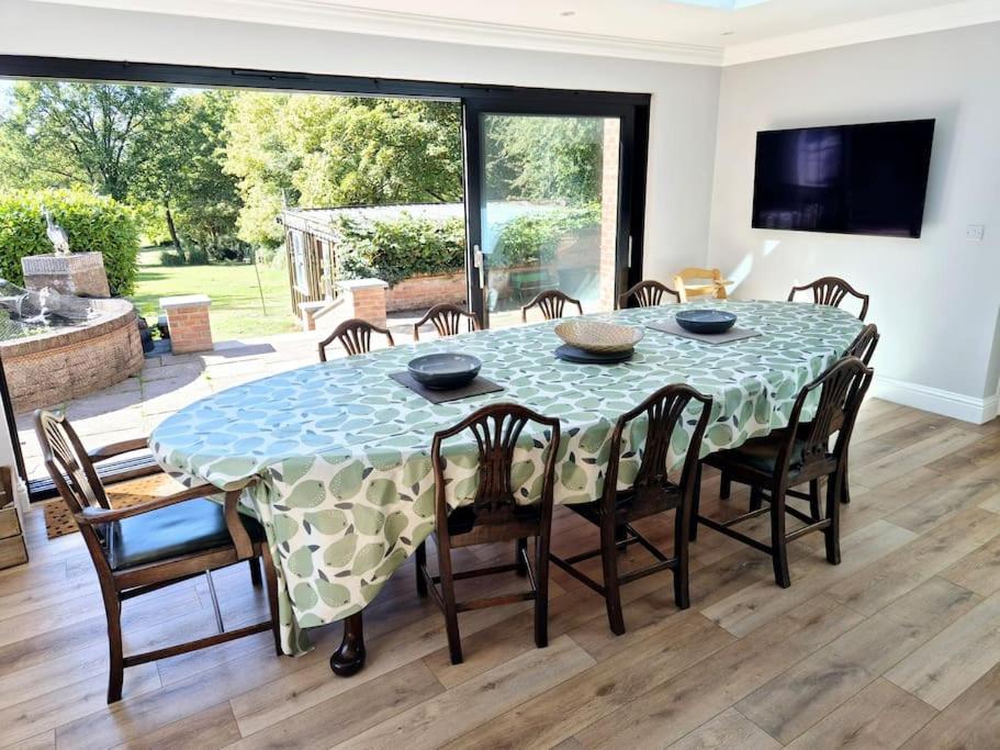 Large 4 Bedroom House On The River Wensum Sleeps 13 نورويش المظهر الخارجي الصورة