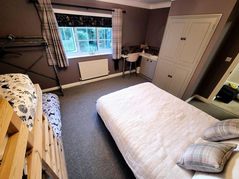 Large 4 Bedroom House On The River Wensum Sleeps 13 نورويش المظهر الخارجي الصورة