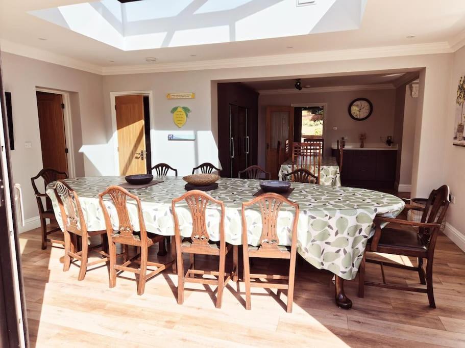 Large 4 Bedroom House On The River Wensum Sleeps 13 نورويش المظهر الخارجي الصورة