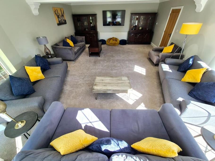 Large 4 Bedroom House On The River Wensum Sleeps 13 نورويش المظهر الخارجي الصورة