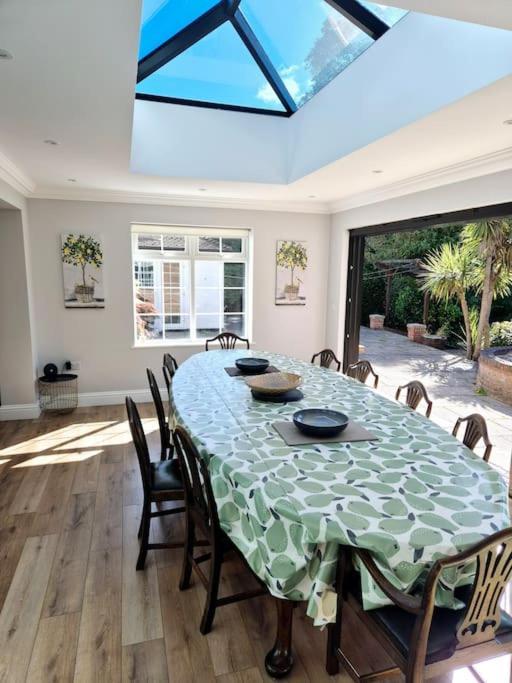 Large 4 Bedroom House On The River Wensum Sleeps 13 نورويش المظهر الخارجي الصورة