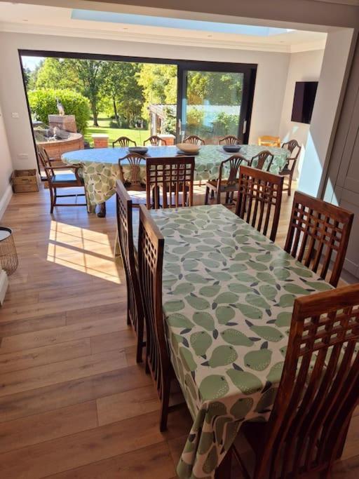 Large 4 Bedroom House On The River Wensum Sleeps 13 نورويش المظهر الخارجي الصورة