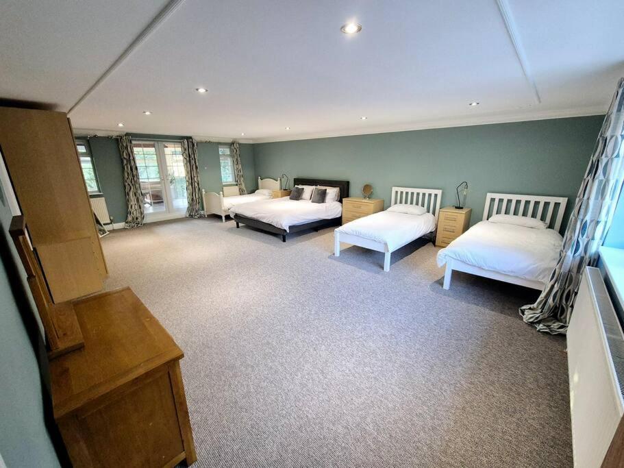 Large 4 Bedroom House On The River Wensum Sleeps 13 نورويش المظهر الخارجي الصورة