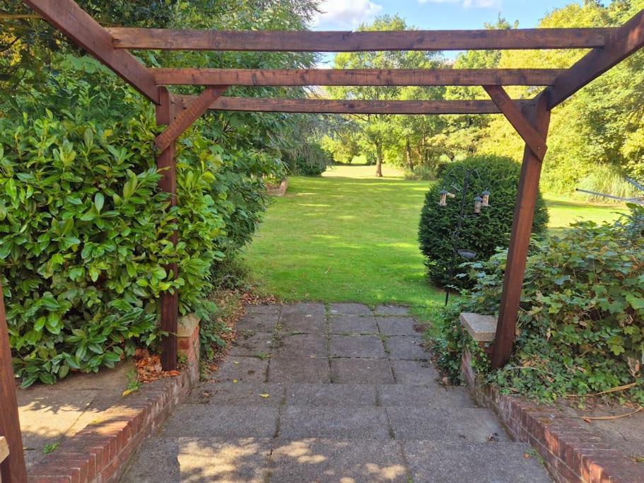 Large 4 Bedroom House On The River Wensum Sleeps 13 نورويش المظهر الخارجي الصورة