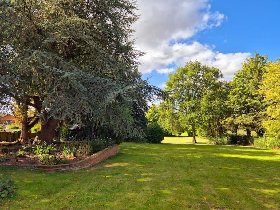 Large 4 Bedroom House On The River Wensum Sleeps 13 نورويش المظهر الخارجي الصورة