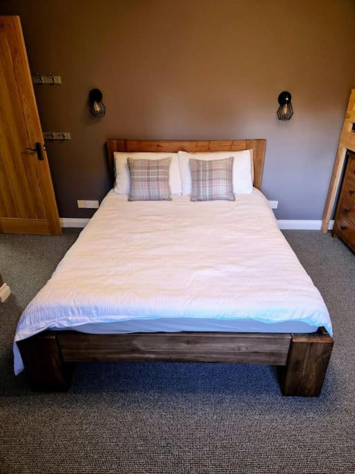 Large 4 Bedroom House On The River Wensum Sleeps 13 نورويش المظهر الخارجي الصورة