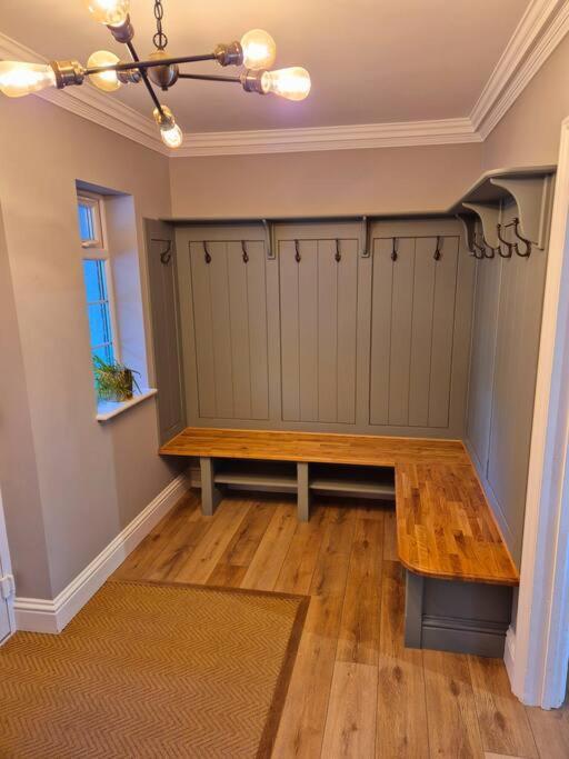 Large 4 Bedroom House On The River Wensum Sleeps 13 نورويش المظهر الخارجي الصورة
